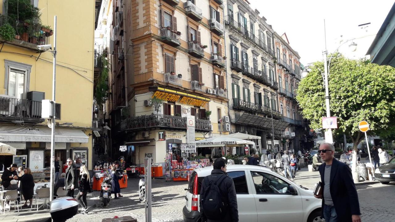 Piazza Carita' Centro Storico Apartamento Nápoles Exterior foto