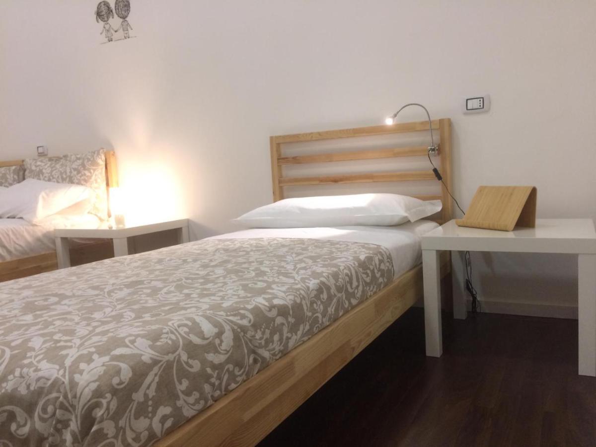 Piazza Carita' Centro Storico Apartamento Nápoles Exterior foto
